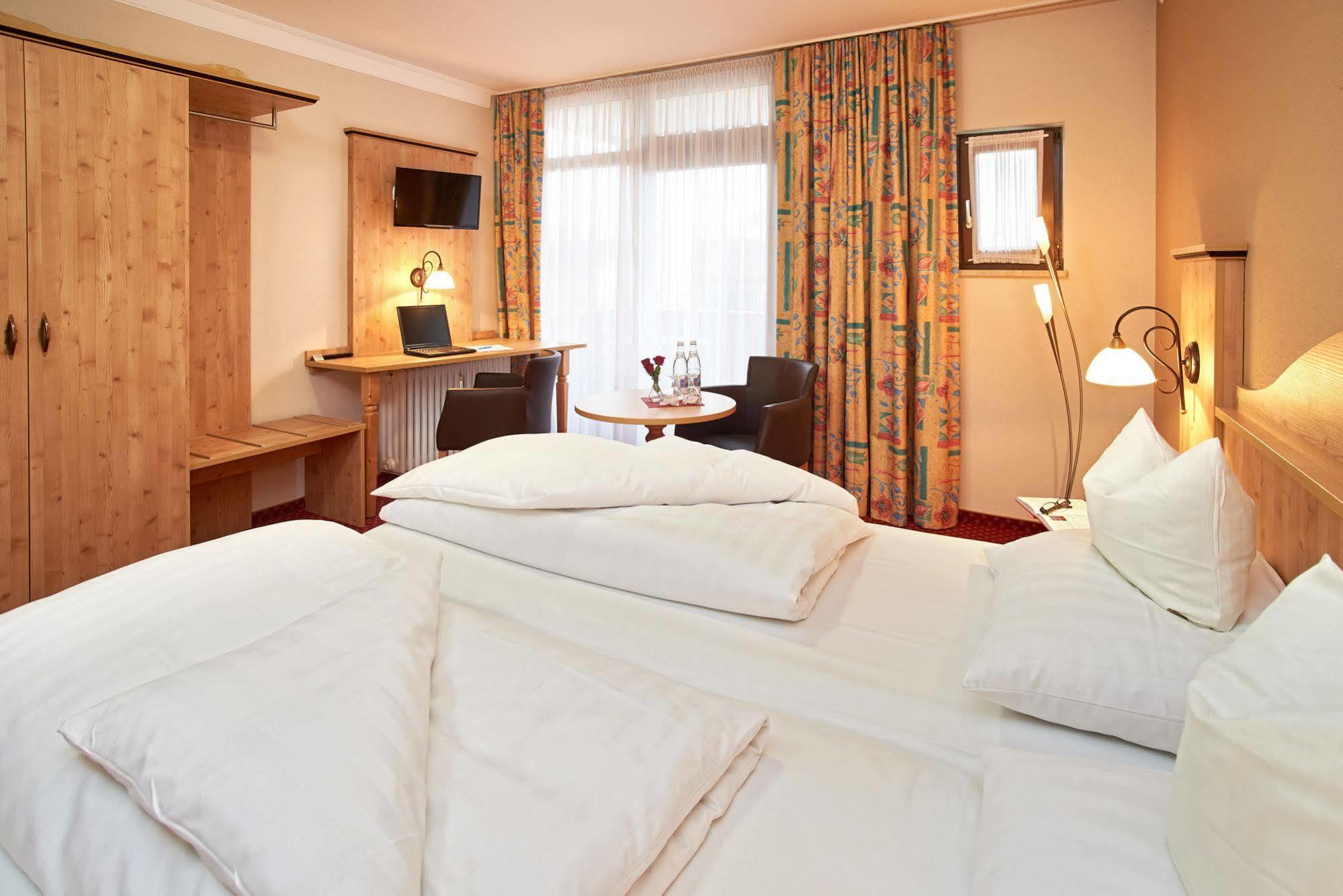Apparthotel Minerva Diana Octavia Бад-Геггинг Экстерьер фото